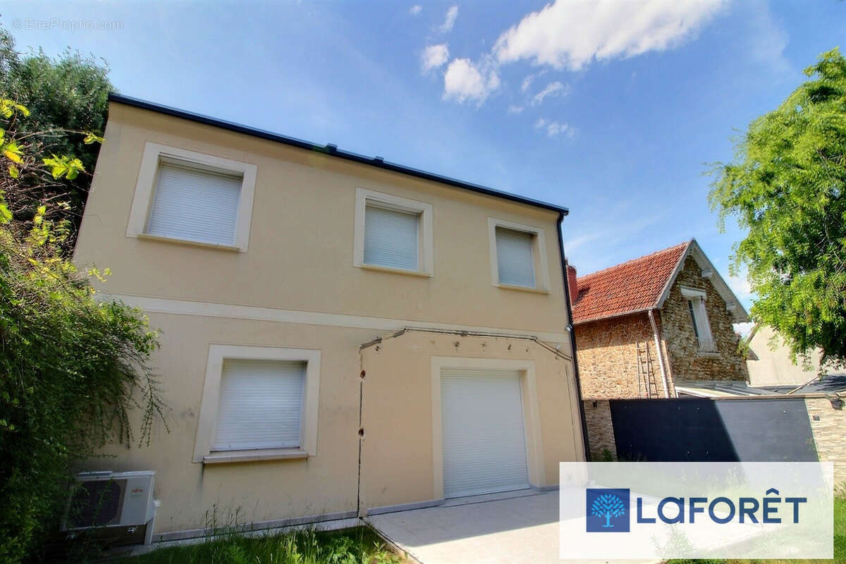 Maison à RIS-ORANGIS