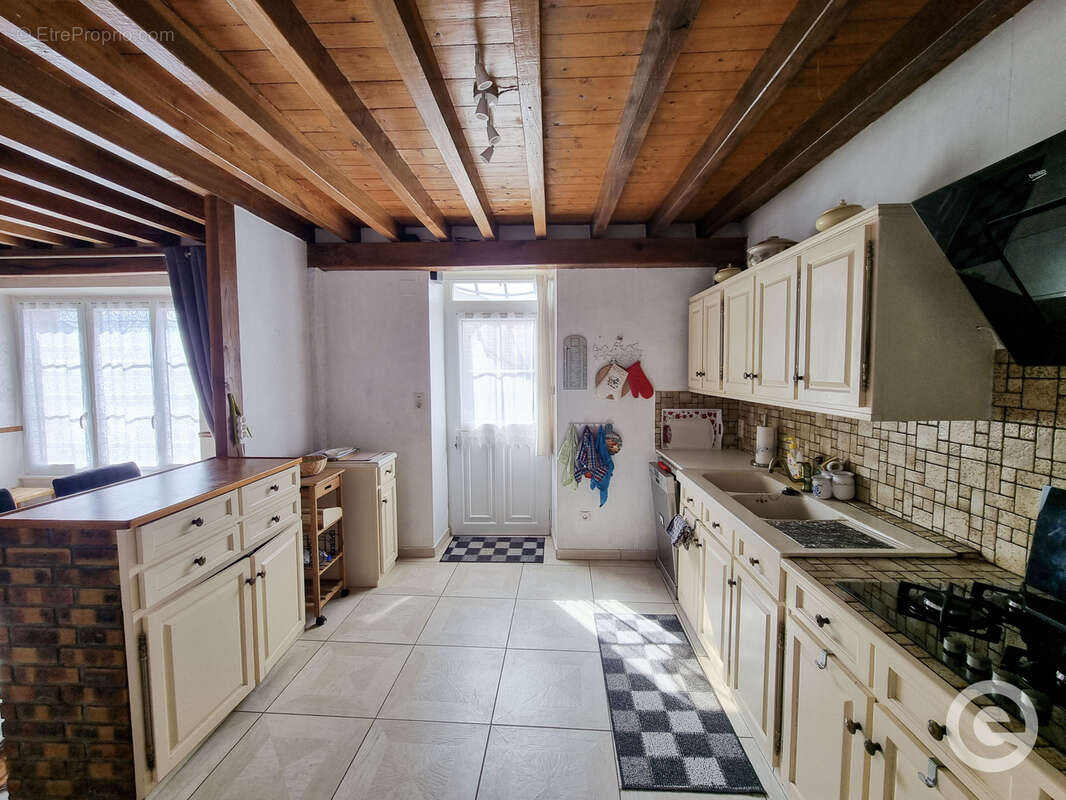 Maison 5 pièces de 117m2 à Etaules avec dépendance - photo 7
