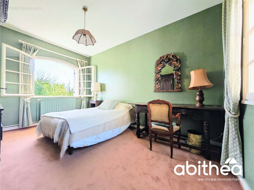 L’élégance d’une maison bourgeoise, les volumes d’une demeure familiale : 250 m2 à découvrir - photo 8