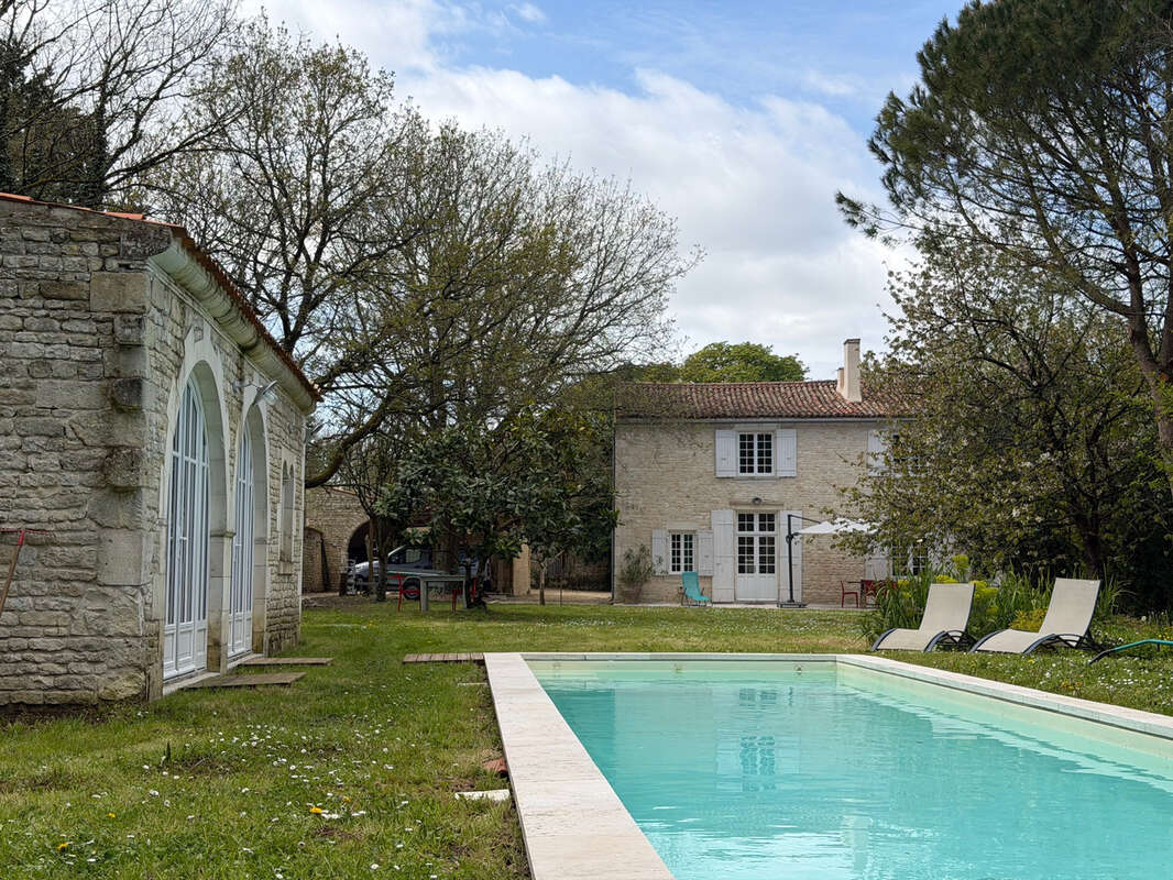 Maison à MONTROY
