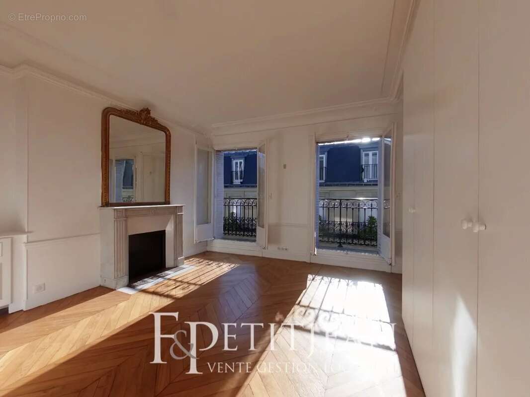 Appartement à PARIS-16E