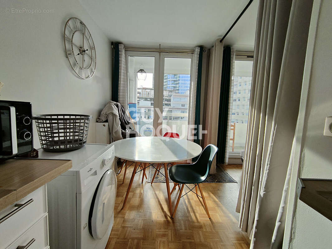 Appartement à COURBEVOIE