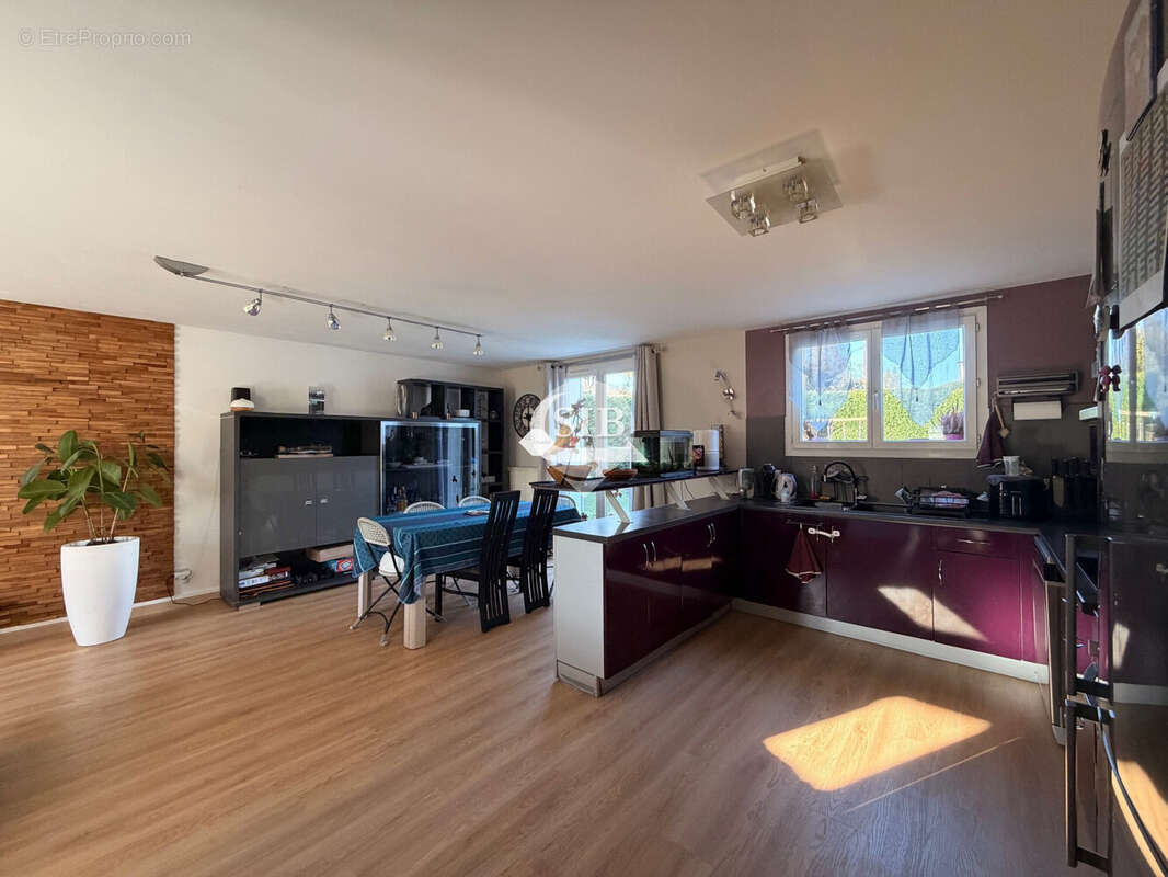 Maison à LA VILLE-DU-BOIS