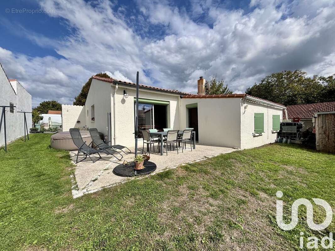 Photo 3 - Maison à CHAILLEVETTE