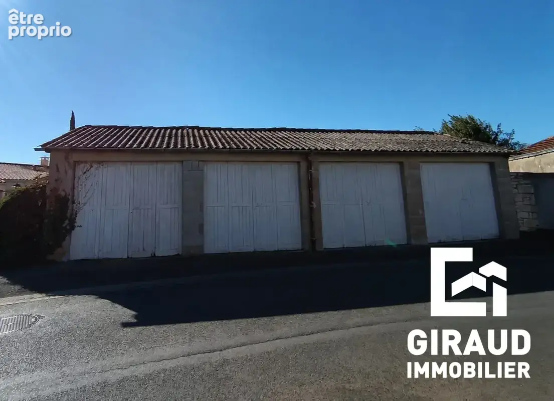 Photo Parking à Fontenay-Le-Comte au prix de 35 900€
