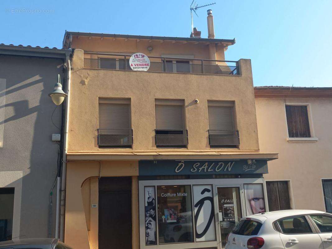 Appartement à LA TOUR-DE-SALVAGNY