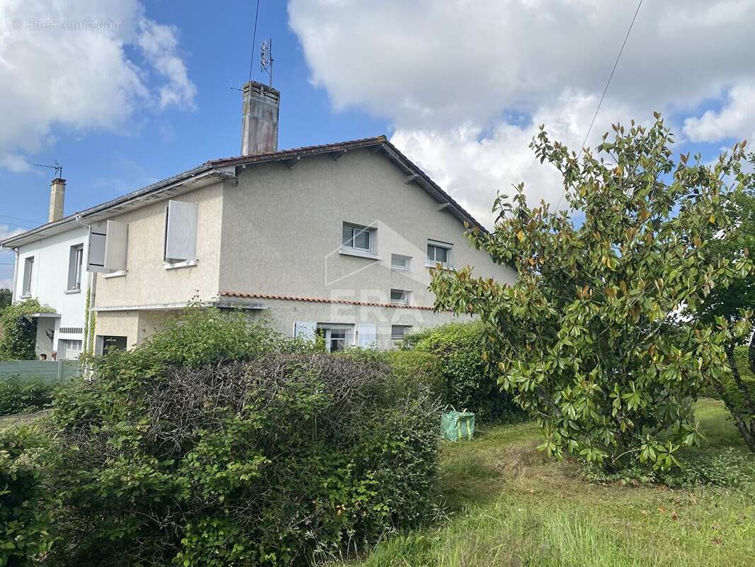 Maison à SAINTES