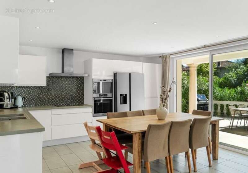 Maison à LA ROQUETTE-SUR-SIAGNE