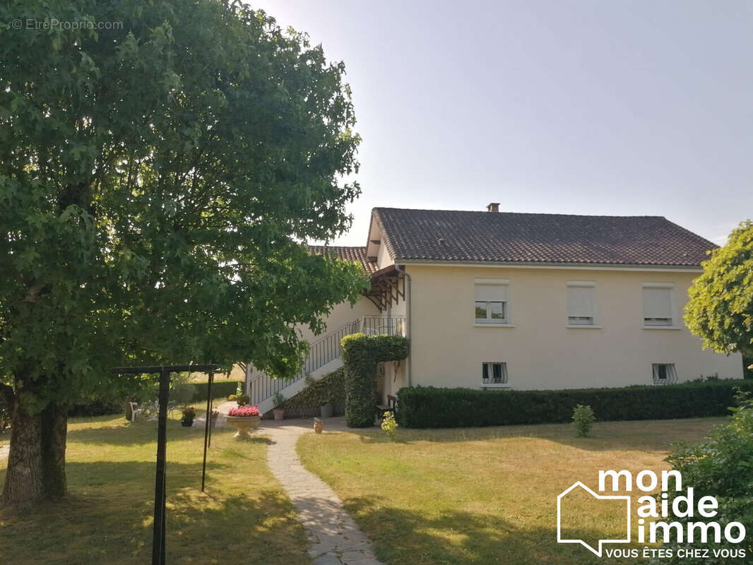 Maison 155 m² à Saint-Saud-Lacoussiere  - photo 9