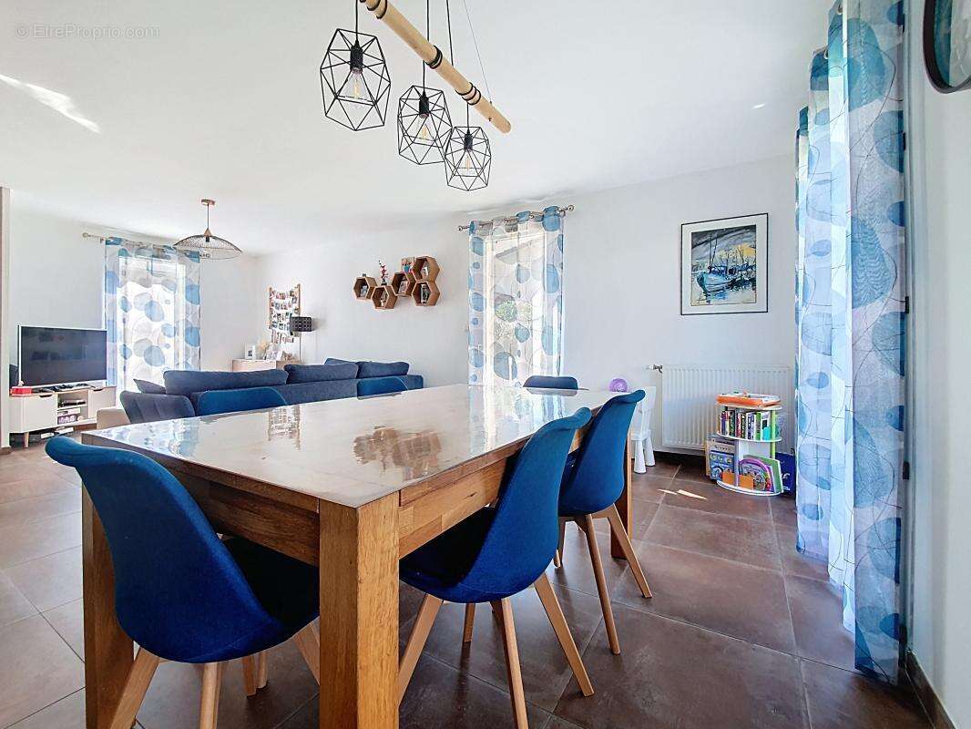 Maison à CHUZELLES
