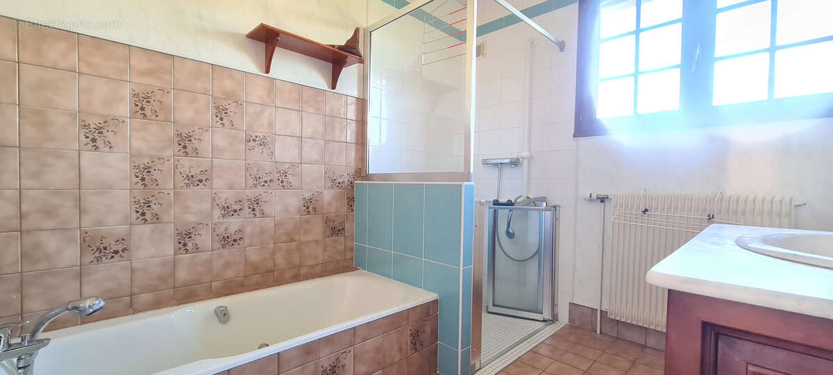 Maison à MOGNEVILLE