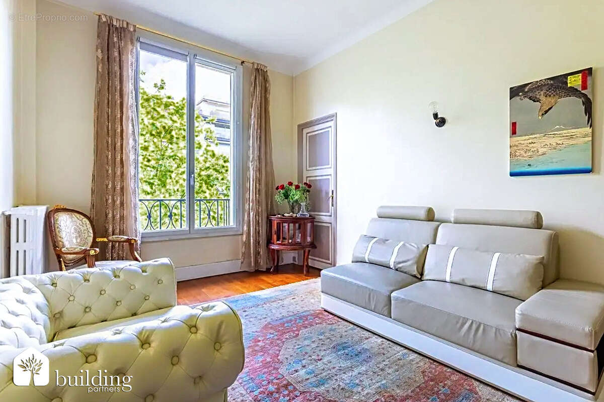 Appartement à PARIS-16E