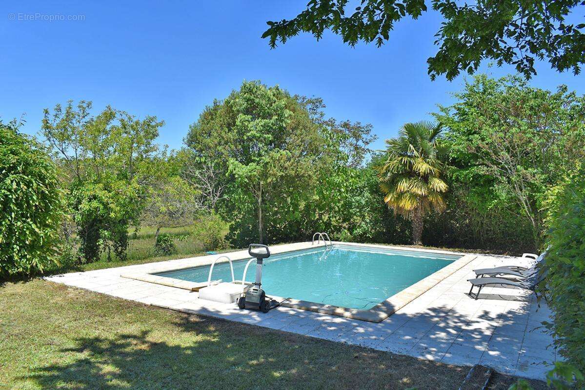 Maison à SAINT-AMAND-DE-COLY