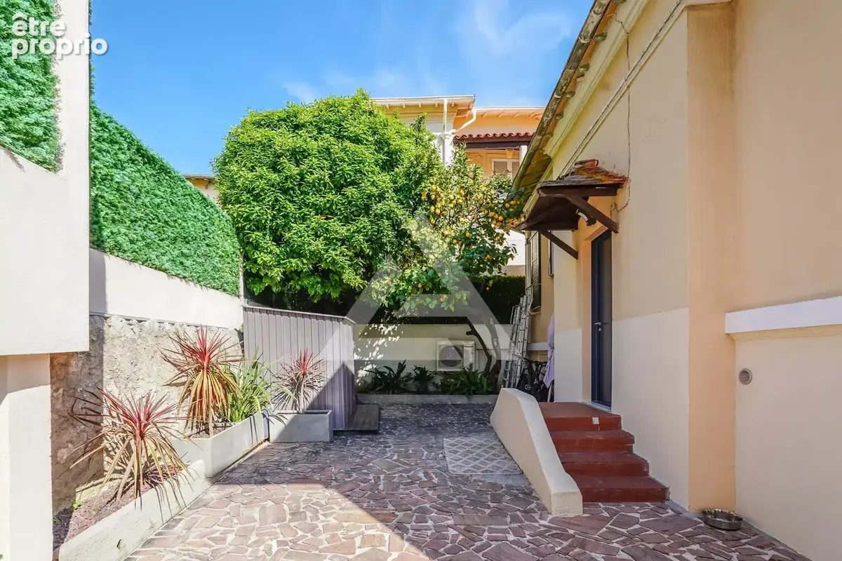 Villa  avec piscine - beausoleil - garage et parking - photo 16