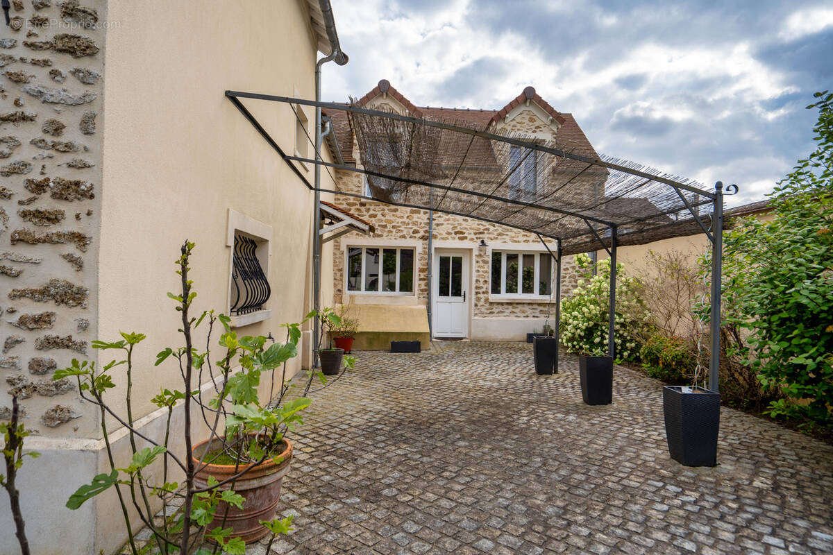 Maison à MAROLLES-EN-HUREPOIX