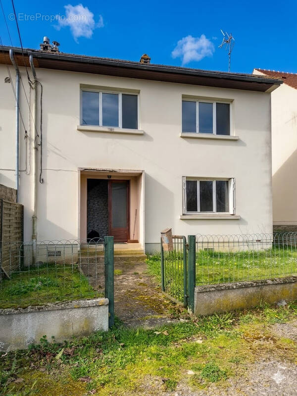 Maison à HOUDAN