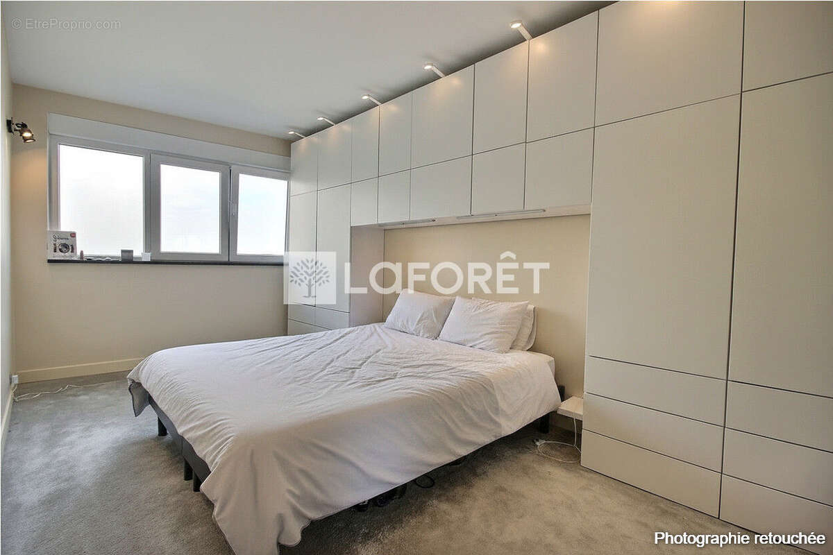 Appartement à COURBEVOIE