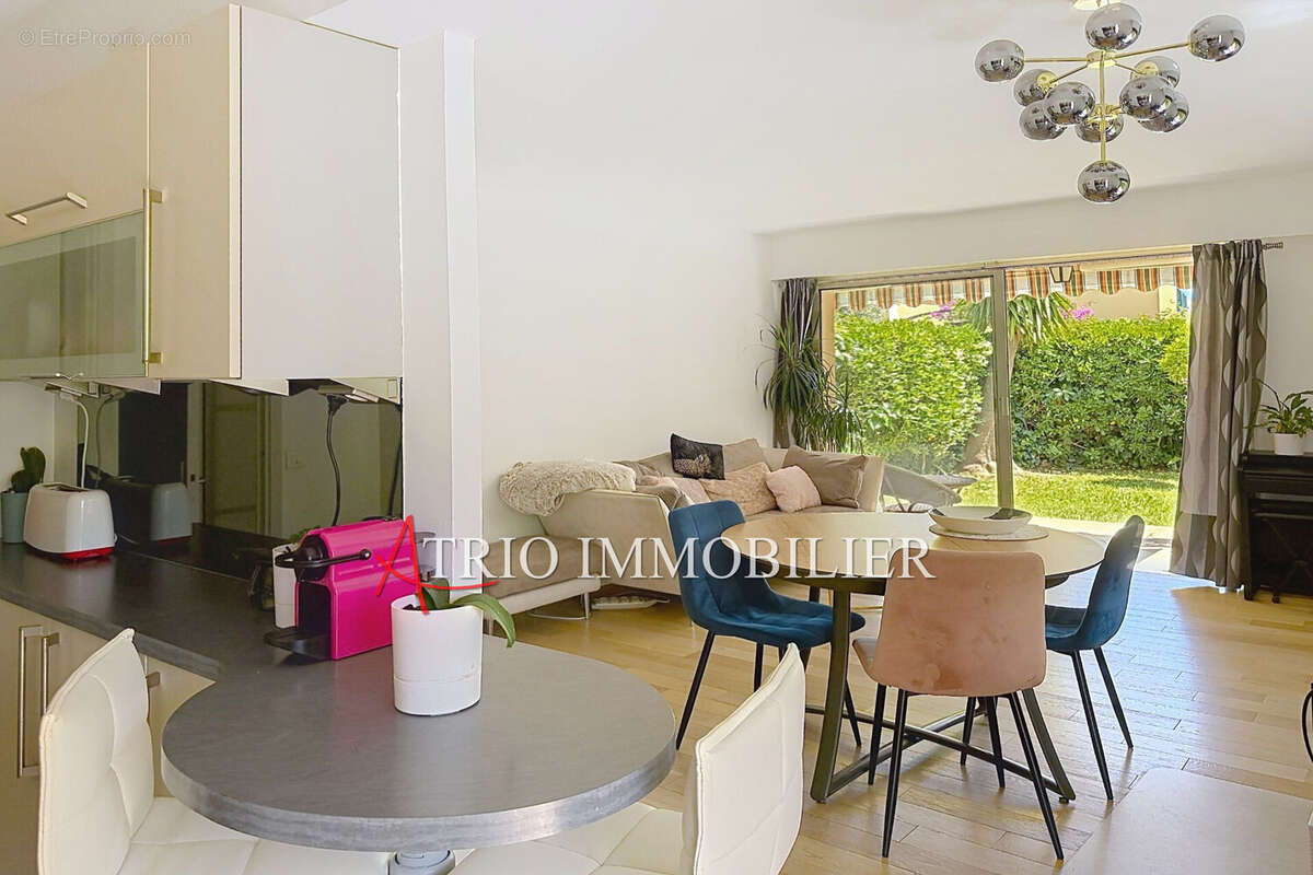 Appartement à SAINT-LAURENT-DU-VAR