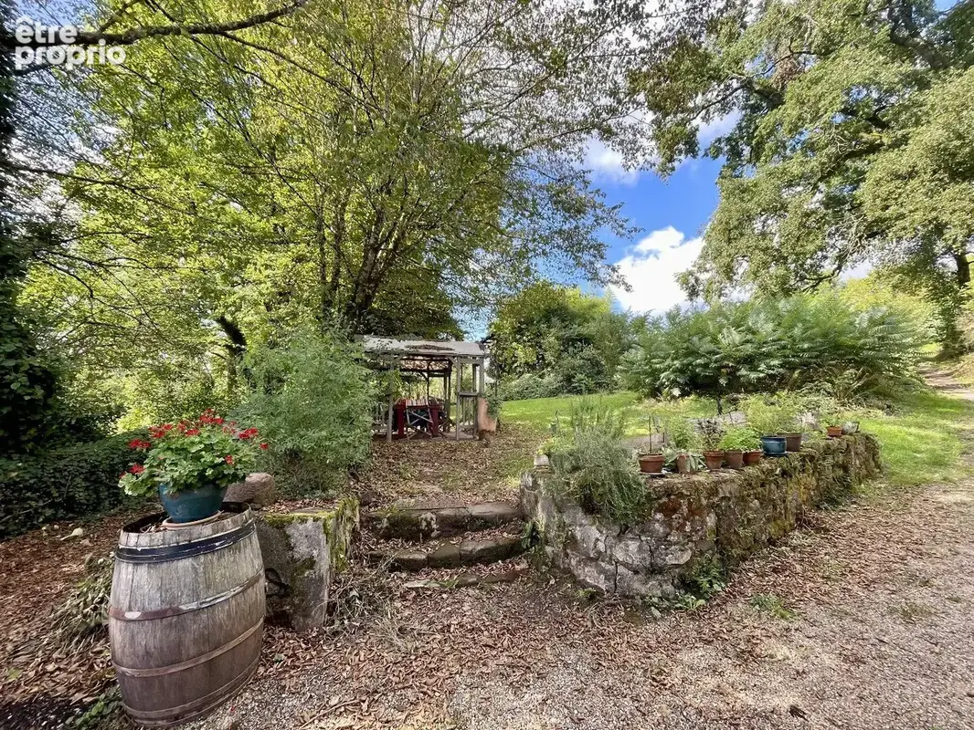 Maison en pierre avec chambres d'hôtes, piscine, gîte et espace bien-être - photo 2