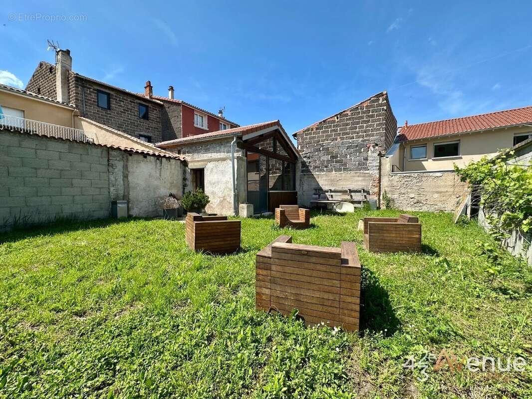 Maison à SURY-LE-COMTAL