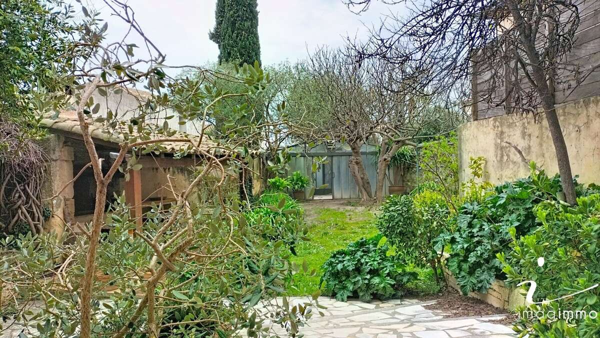 Maison à VIC-LA-GARDIOLE