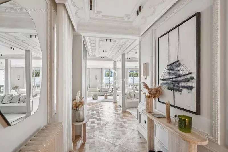 Appartement à PARIS-8E