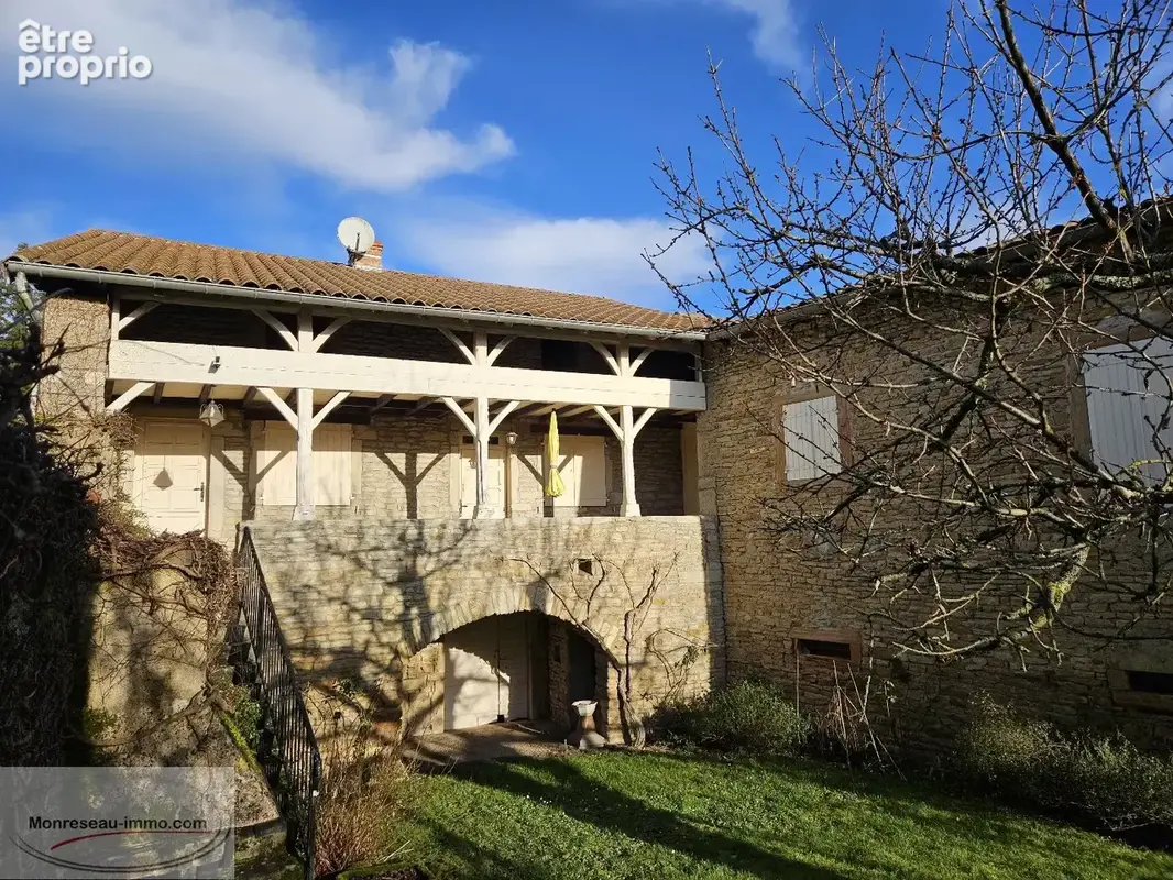 La roche vineuse - photo 10