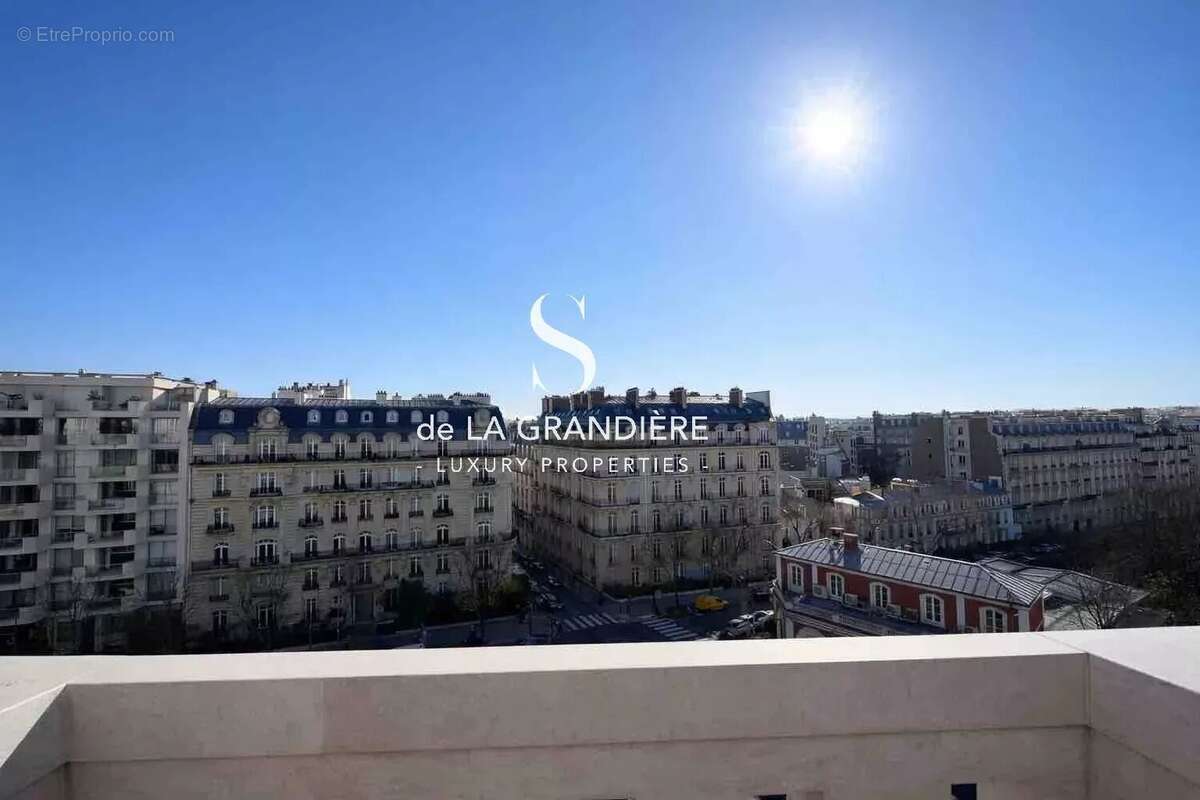 Appartement à PARIS-16E