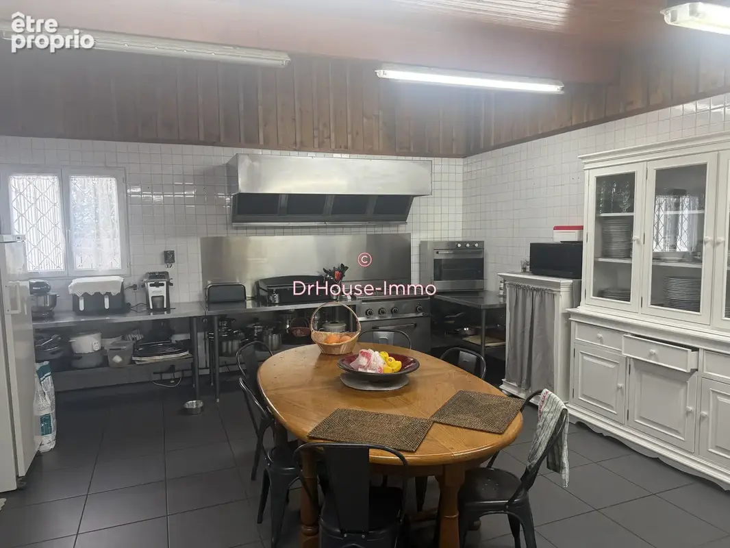 Maison 215 m² à Saint-Jean-D'illac  - photo 6