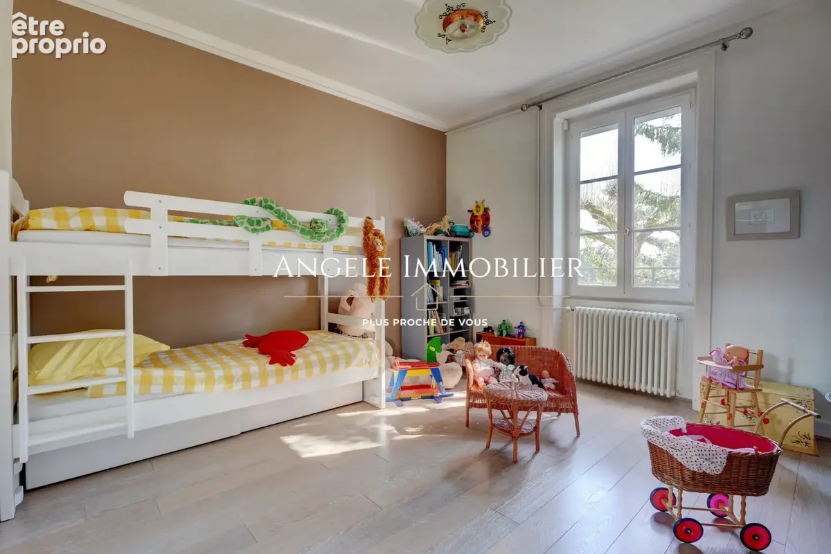 Écully. Idéalement située. Propriété de caractère fin XIXe avec piscine - photo 12