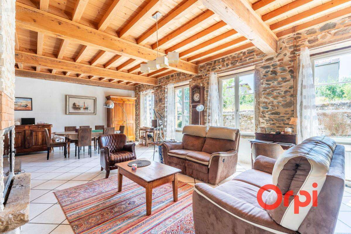 Maison familiale de caractère de 158 m² avec jardin, véranda, garage et cave - photo 5