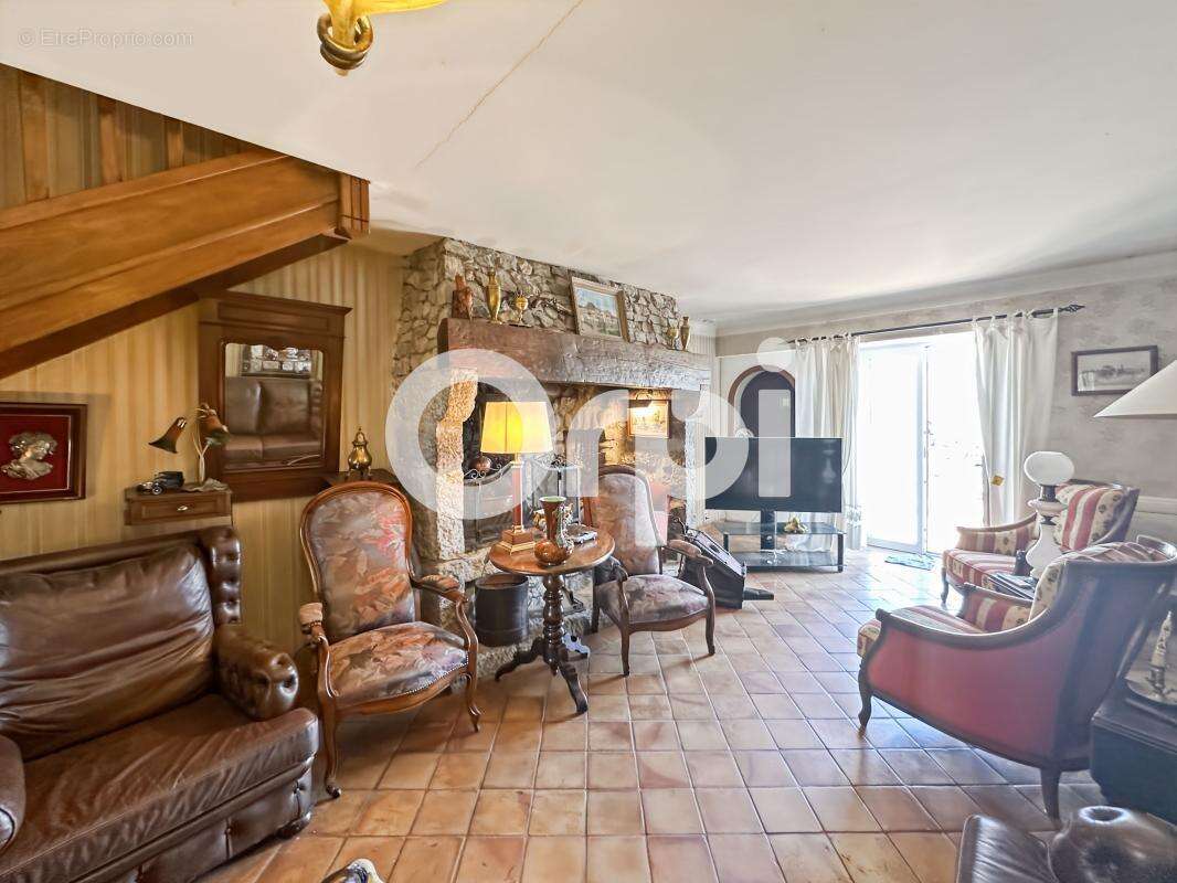 Maison à VALLON-PONT-D'ARC