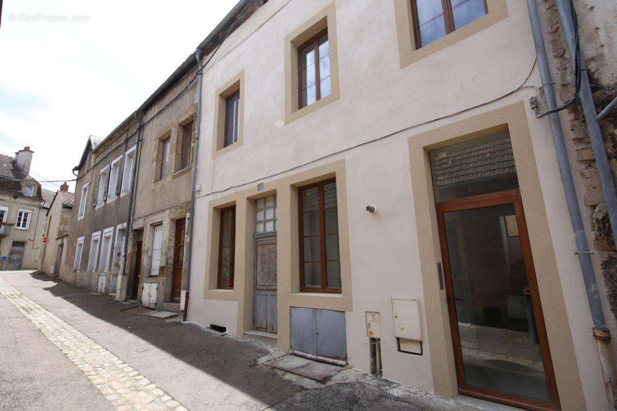 Petit immeuble de rapport en centre-ville - photo 11