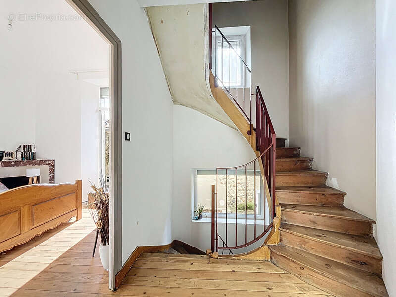 Maison à SAINT-UZE