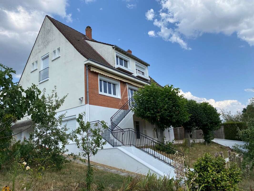 Gien Belle Demeure 6 chambres sur 3 niveaux - photo 15