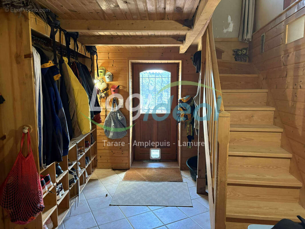 Maison de caractère sur les hauteurs de St Nizier d'Azergues sur + de 3000m2 de terrain. - photo 9