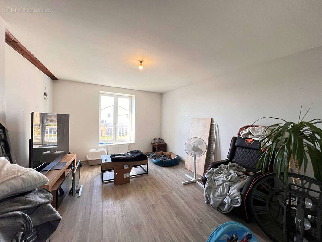 Appartement à MAIZIERES-LES-VIC