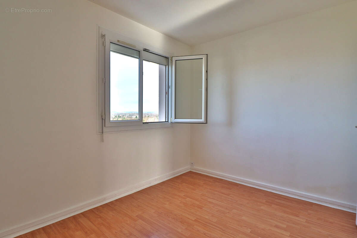 La chapelle st luc - appartement t4 avec balcon - photo 5