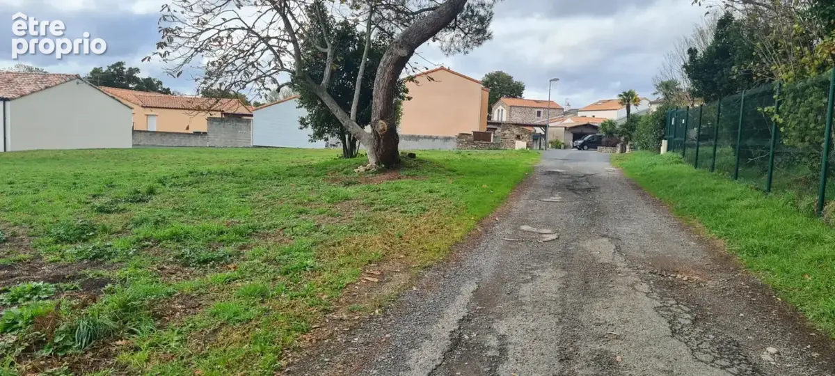 Terrain constructible, libre de constructeur, non viabilisé, Gorges 1161 M² avec 401 M² en zone Uc - photo 3