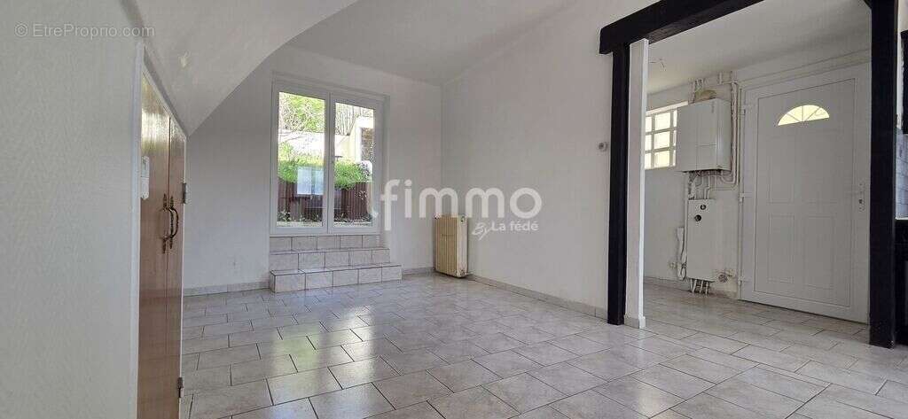 Maison lumineuse avec extérieur - photo 4