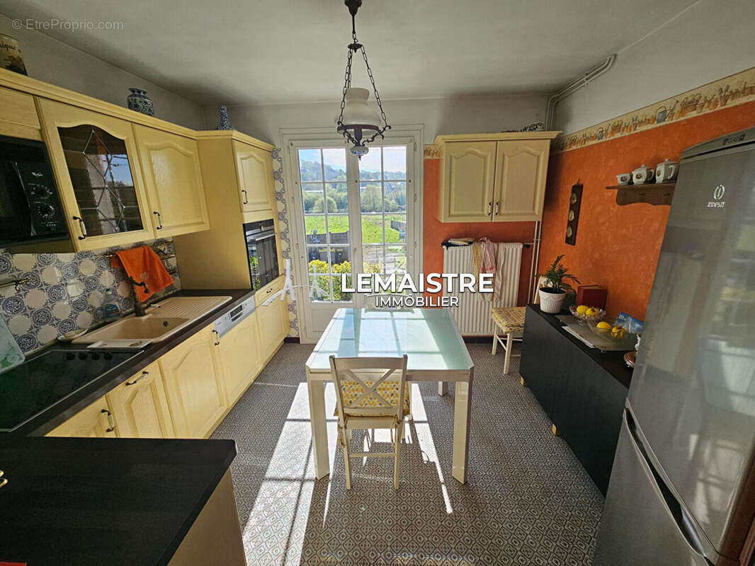 Maison à vendre - Montivilliers - 125 m² - 3/4 chambres - Jardin - Sous-sol - Fort potentiel - photo 6