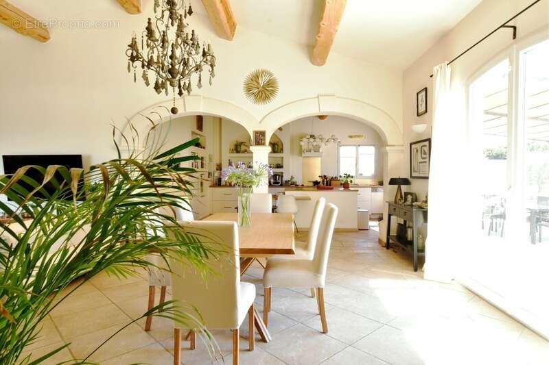 Maison à FONTVIEILLE