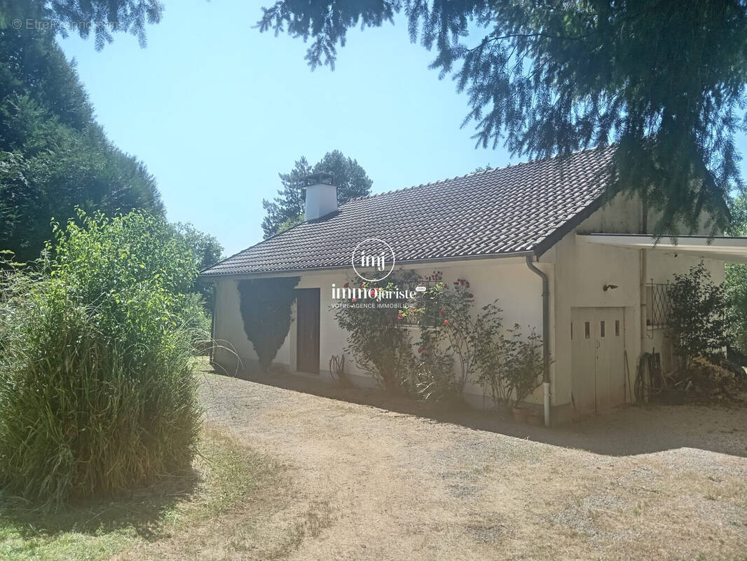 Maison à BUJALEUF