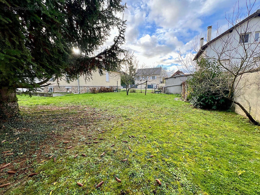 Terrain à BRIE-COMTE-ROBERT