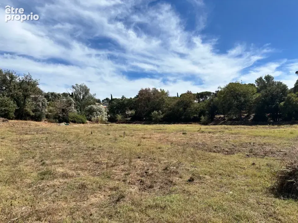 Terrain à FREJUS