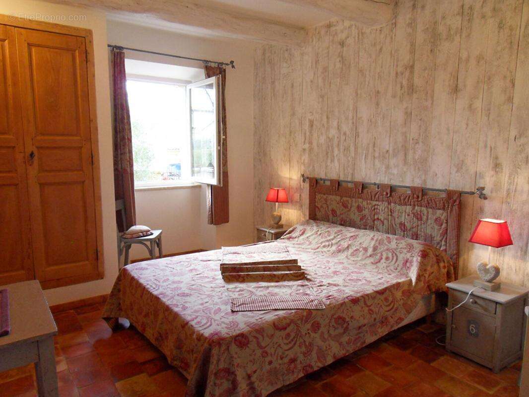 Bâtisse Provençale  10 pièce(s)  de 243,07 m2 - photo 9