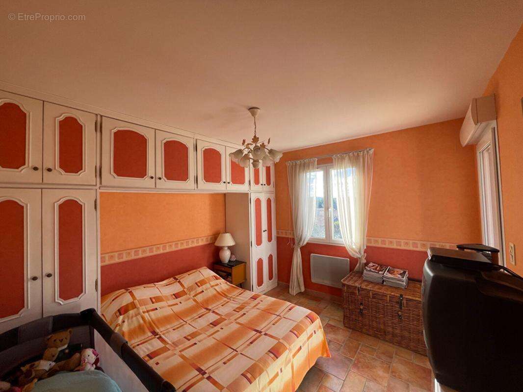 Maison à SAINT-SAUVEUR-DE-CRUZIERES