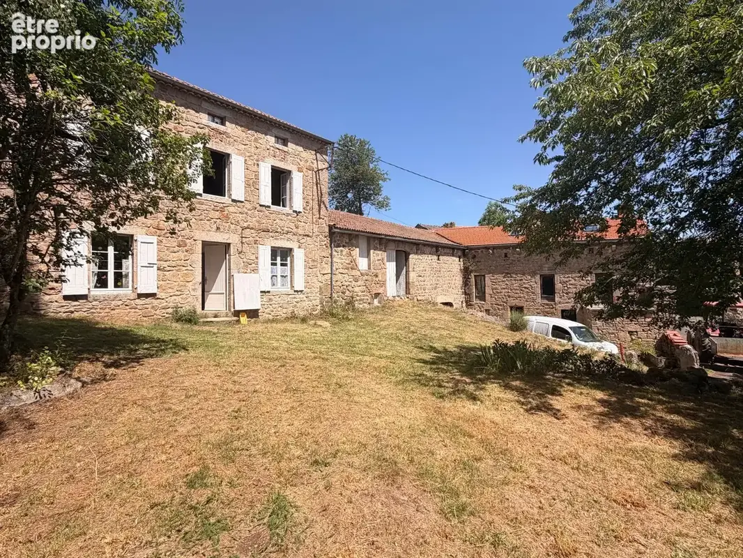 Ancien corps de ferme en pierres avec 1 700 m2 de terrain - photo 2