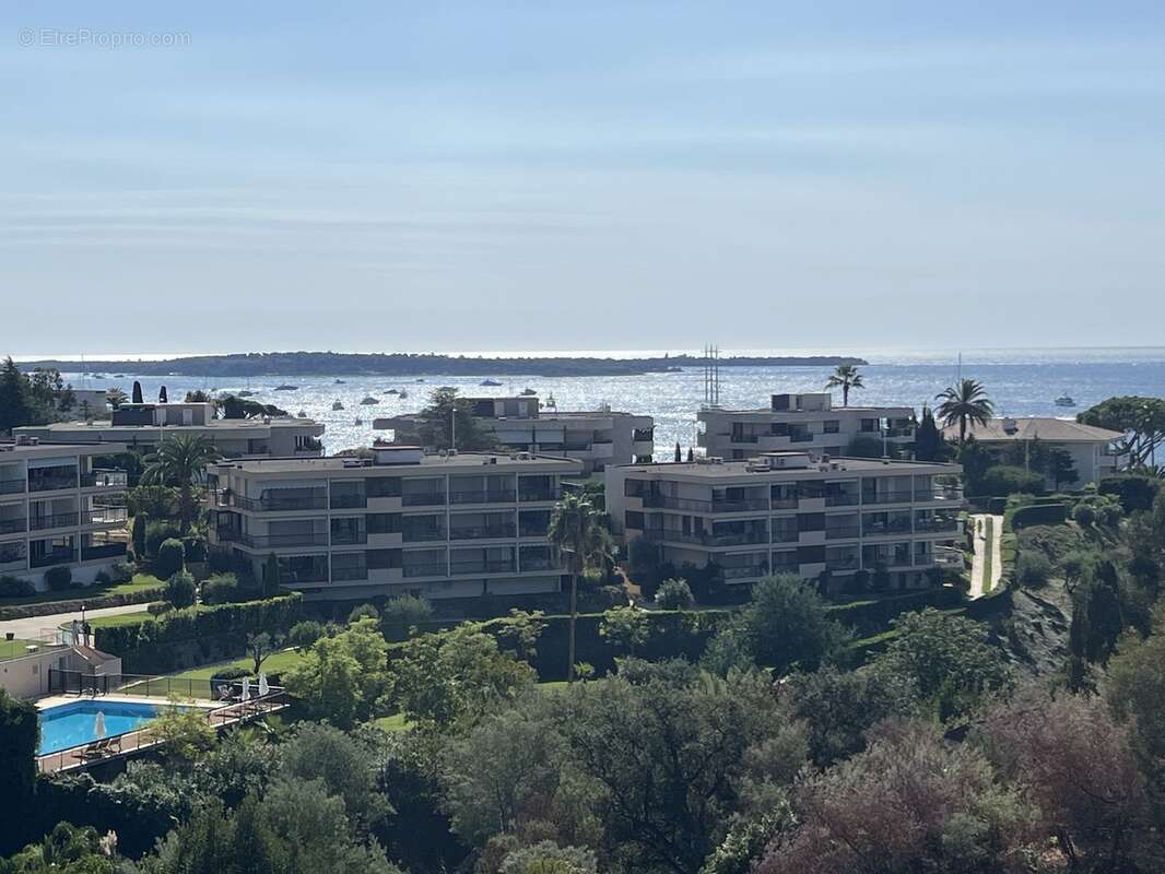 Terrasse  Vue mer sur la baie de Cannes et les îles de Lerins - Appartement à CANNES