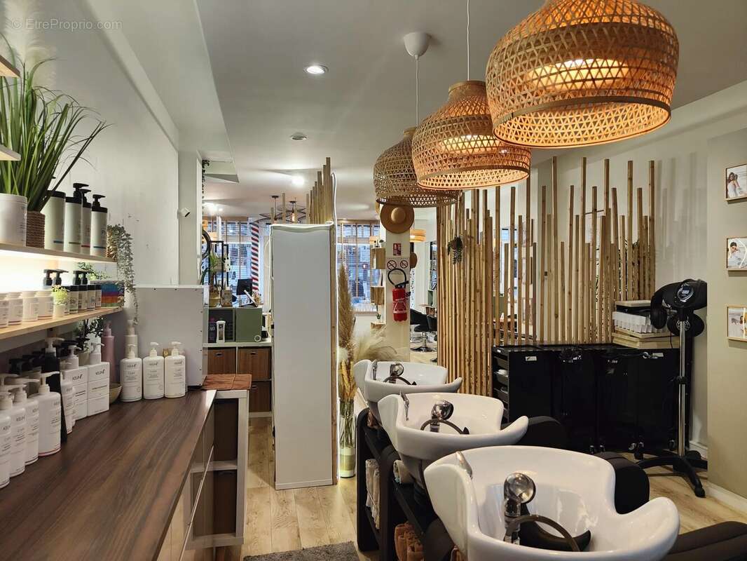 Commerce à PARIS-6E